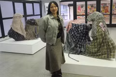 Des photos de femmes vietnamiennes présentées lors d'une exposition d'art contemporain en Argentine