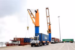 Le volume du fret via les ports maritimes en baisse continue