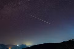 Un météore des Perséides observé dans le ciel nocturne à Haputale, au Sri Lanka, le 4 août 2024. Photo space.com