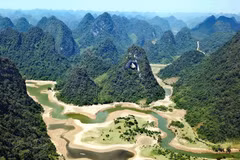 Une vue panoramique de la montagne Mat Thân. Photo : Vietnam illustré