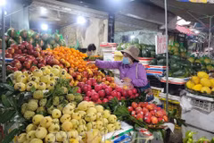 Au cours des cinq premiers mois de 2024, les prix du marché intérieur étaient fondamentalement stables. Photo : VNA