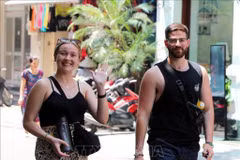 Des visiteurs étrangers à Hanoï. Photo : VNA