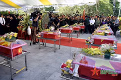 Hà Giang : inhumation des restes de 10 soldats tombés au champ d'honneur