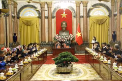 La vice-présidente rencontre des personnalités de Lao Cai originaires d'ethnies minoritaires 