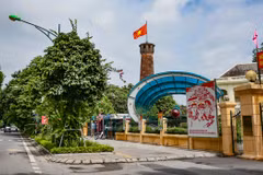 Covid-19 : Hanoi autorise la réouverture de certains services
