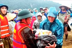 Inondations au Centre : le Front de la Patrie du Vietnam se tient aux côtés des sinistrés