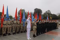 Les Casques bleus vietnamiens rendent hommage au Président Hô Chi Minh