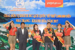 Khanh Hoa accueille son 2 millionième visiteur étranger en 2017