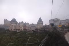 Un village français modèle réduit sur le mont Bà Nà