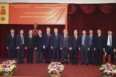 Le Vietnam remet l’Ordre de l’Amitié aux dirigeants du Service russe de la sécurité 