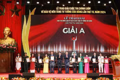 Lors de la cérémonie de remise des Prix. Photo : VNA