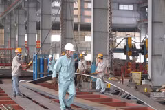 Production d'acier par les entreprises nationales. Photo: VietnamPlus