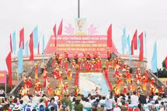 Chaque année, la province de Quang Tri organise la Fête de réunification nationale le 30 avril avec le désir d'une paix durable. Photo : nhandan.vn