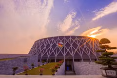 Le musée historique de la Victoire de Diên Biên Phu est situé dans le quartier Muong Thanh, ville de Diên Biên Phu. Il a été construit en 1984, à l'occasion du 30ème anniversaire de cette victoire. Photo: Vietnam+