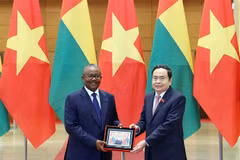 Le président de Guinée-Bissau termine avec succès sa visite officielle au Vietnam