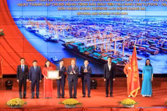 Le PM participe à la cérémonie marquant la Journée des ouvriers du port de Hai Phong