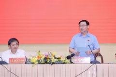 Le président de l’Assemblée nationale Vuong Dinh Hue à Ben Tre