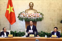 Le PM Nguyen Xuan Phuc préside la réunion du gouvernement de novembre
