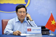 Conversation téléphonique entre les chefs de la diplomatie Vietnam-R. de Corée