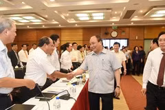 Le Premier ministre travaille avec des dirigeants de PetroVietnam