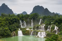 Le PM vietnamien adopte la zone touristique de la cascade de Ban Giôc