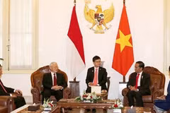 Le secrétaire général Nguyên Phu Trong, rencontre et le président indonésien Joko Widodo, le 24 août à Jakarta. Photo: VNA