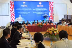 Kon Tum et les localités laotiennes coopèrent pour construire une frontière commune