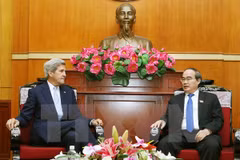 Nguyen Thien Nhan rencontre l'ancien secrétaire d'Etat américain John Kerry