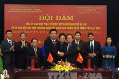 Le FPV de Hanoï et la Conférence consultative politique de Pékin approfondissent leurs relations
