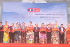 Une délégation de Ho Chi Minh-Ville en visite au Laos 