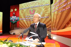 Honorer les personnes exemplaires du pays