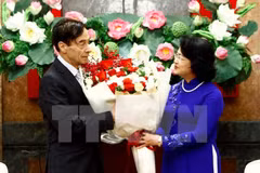 Remise de 193 bourses Odon Vallet pour des jeunes de Thua Thiên-Huê