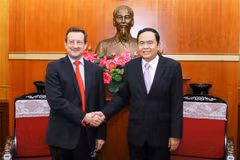 L’ambassadeur de France au Vietnam reçu par Tran Thanh Man