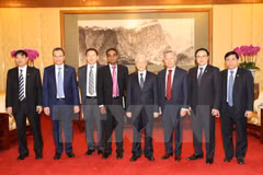 Nguyen Phu Trong reçoit des dirigeants de plusieurs entreprises chinoises