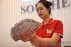 Forte hausse du taux de change ces derniers jours. Photo: VietnamPlus