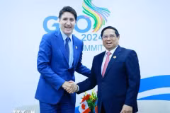 Les Premiers ministres canadien et vietnamien Justin Trudeau et Pham Minh Chinh. Photo: VNA