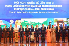 Délégués lors du 8e symposium du réseau des géoparcs d'Asie-Pacifique (8th Asia Pacific Geoparks Network Symposium). Photo: VNA