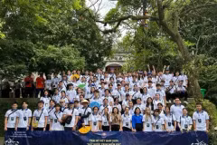 Les jeunes Vietnamiens d’outre-mer commémorent les rois Hung. Photo : VNA