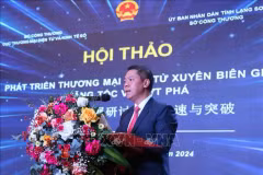 Le vice-président du Comité populaire provincial de Lang Son, Doan Thanh Son, s'exprime lors du séminaire. Photo: VNA