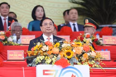 Meeting et défilé militaire marquant le 70e anniversaire de la Victoire de Dien Bien Phu