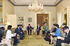 Le vice-Premier ministre et ministre des AE Bui Thanh Son (gauche) et la gouverneure d'Australie-Méridionale, Frances Adamson. Photo: VNA