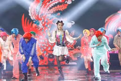 La chanson See Tinh (Fou d’amour) de la pop star vietnamienne Hoàng Thùy Linh a fait le buzz sur les réseaux sociaux et dans les médias. Photo : TN/CVN