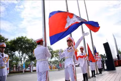 Les drapeaux nationaux des délégations sportives aux 13es Jeux scolaires de l’ASEAN (ASG) ont été levés à Dà Nang, le 1er juin. Photo : VNA