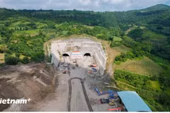 Chantier de construction du tunnel Tuy An, qui fait partie du projet de l’autoroute Nord-Sud à l’est. Photo : VietnamPlus