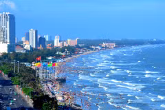 Sur la plage de Derrière (Bai Sau), à Vung Tàu. Photo : condao.com.vn