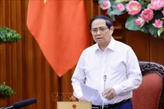 Le Premier ministre Pham Minh Chinh préside la réunion entre la permanence du gouvernement et les représentants des ministères et des secteurs, à Hanoi, le 16 août. Photo: VNA