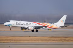 Un avion de la compagnie aérienne chinoise Colorful Guizhou Airlines. Photo: VNA