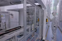 De plus en plus des investisseurs étrangers dans le secteur de haute technologie s'implantent au Vietnam. Photo : VNA