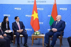 Le Premier ministre vietnamien Pham Minh Chinh et le président biélorusse Alexandre Loukachenko (à droite), à Kazan, en Russie. Photo : VNA