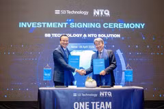 NTQ Solution et SB Technology signent un accord de coopération pour établir un centre de développement technologique au Vietnam. Photo: NTQ Solution